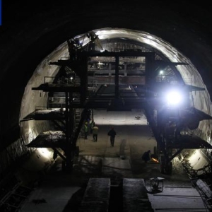 行程缩短90分钟！陕北革命老区首条高铁全线隧道顺利贯通