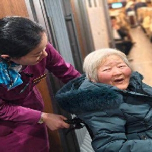 时评：适老专列启程 驶向幸福“第二人生”