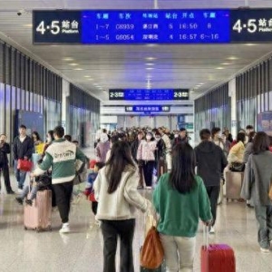 时评：铁路满格，只为复学“最后一公里”