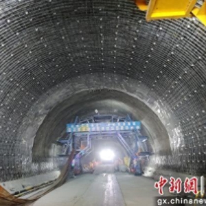 柳梧铁路马鞍山隧道顺利贯通