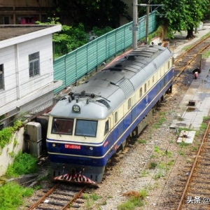 一款为铁路大提速生产的客运内燃机车，被火车迷称为“狮子”
