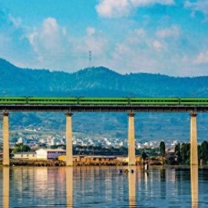 铁路时评：客货双增，绘就流动中国新图景