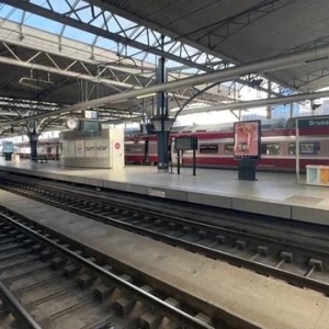 巴黎施工现场发现五百公斤二战炸弹，致铁路瘫痪14小时