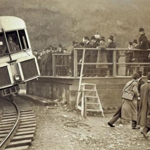 100多年前发明的单轨火车，是如何工作的？