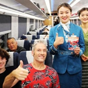 铁路“慢”游，为人民幸福生活铺就诗意轨道