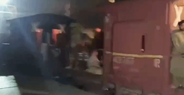 一列载有超400名乘客的火车遭武装分子开枪袭击，数人受伤！这国安全部门：已有104名乘客被解救