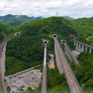 中国铁路最长隧道前十名