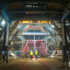 盘兴铁路全线隧道顺利贯通