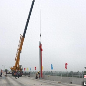 巢马城际铁路接触网“第一杆”成功组立