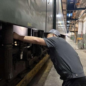 中国最北车辆段有群“列车清道夫”