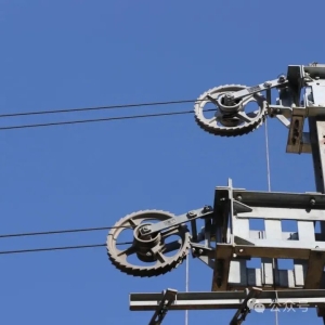 什么是铁路接触网补偿装置？