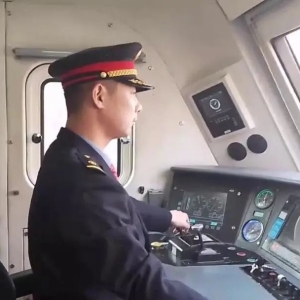 火车司机各种手势的含义