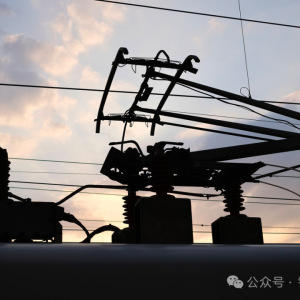 受电弓“闪络”是怎么回事？