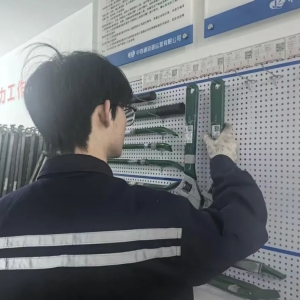 明月映坚守，中铁通工务部全力护航中秋团圆路