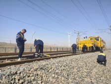 高温下钢轨要“膨胀”该怎么办