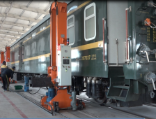 国际联运旅客列车在此换“鞋”出“门”