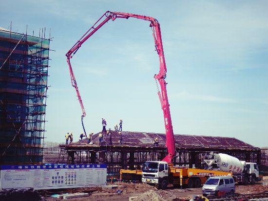 哈佳传捷报维修工区顺利封顶-1.jpg