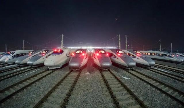 “夜间高铁”即将来临？为什么以前高铁禁止夜行，火车却可以？-3.jpg