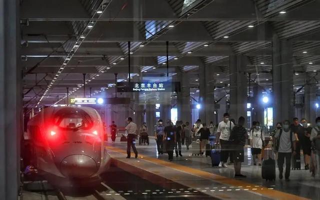 “夜间高铁”即将来临？为什么以前高铁禁止夜行，火车却可以？-6.jpg