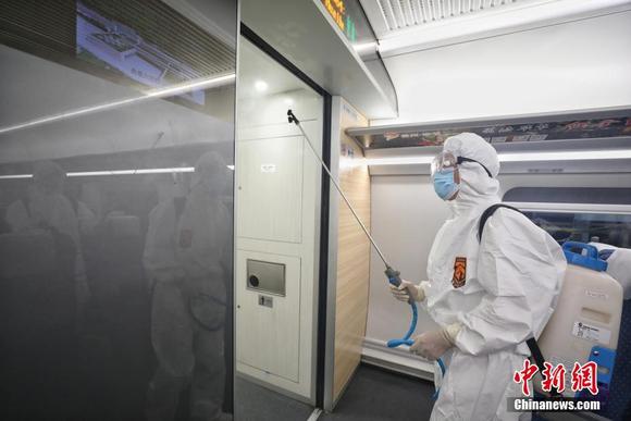 贵阳北动车运用所：动车消杀 防控疫情-4.jpg