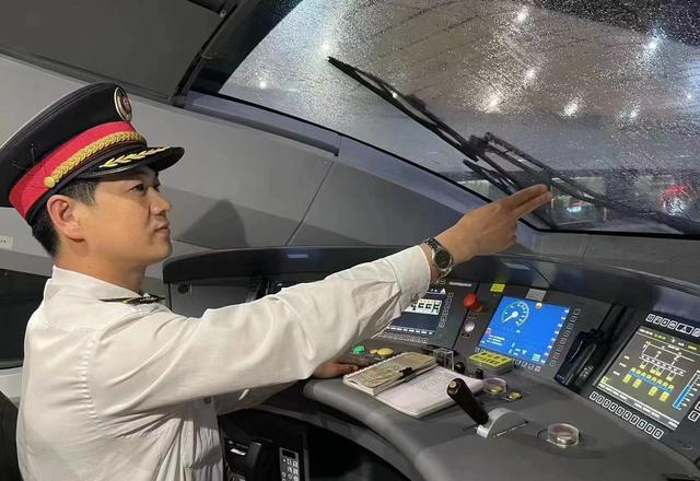 机务段指导司机多大能当上？真实年龄、条件全说透-3.jpg