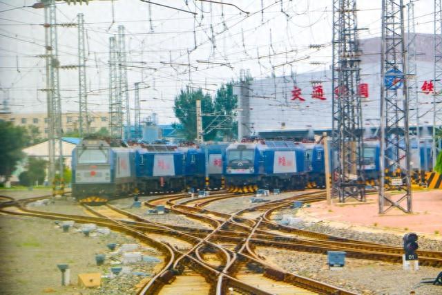 他们从不开火车，却是机车的“贴身管家”！凌晨-21℃坚守护航-1.jpg