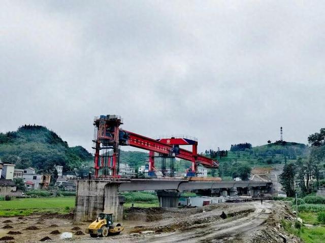 国内首台900吨级单双线运架设备完成盘兴铁路三标段桥梁架设