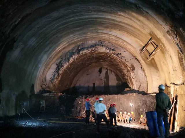 在“豆腐块里打洞”！揭秘川青铁路德胜隧道攻坚克难这十年｜大国工程