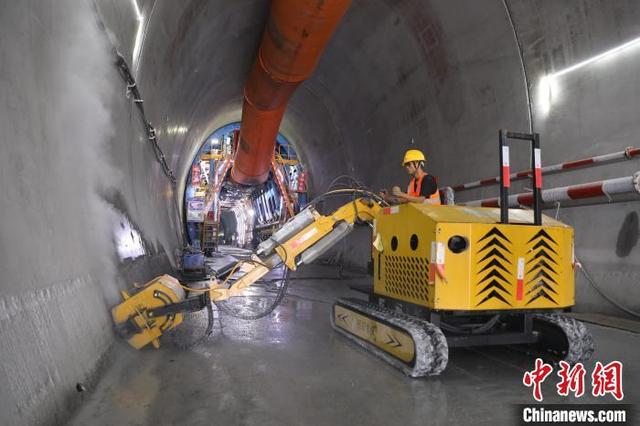智能化设备助黄百铁路隧道掘进开启“加速度”