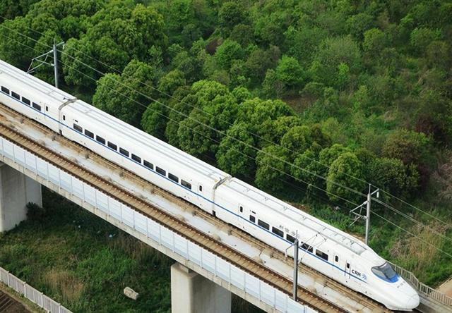 全新时速400km动车组要来了！据调查国内没有铁路能跑，有何意义