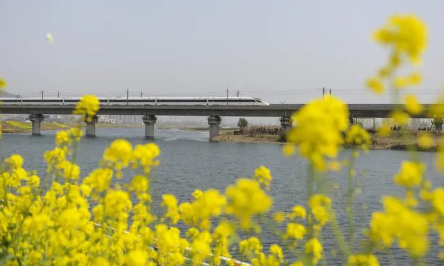 全新时速400km动车组要来了！据调查国内没有铁路能跑，有何意义