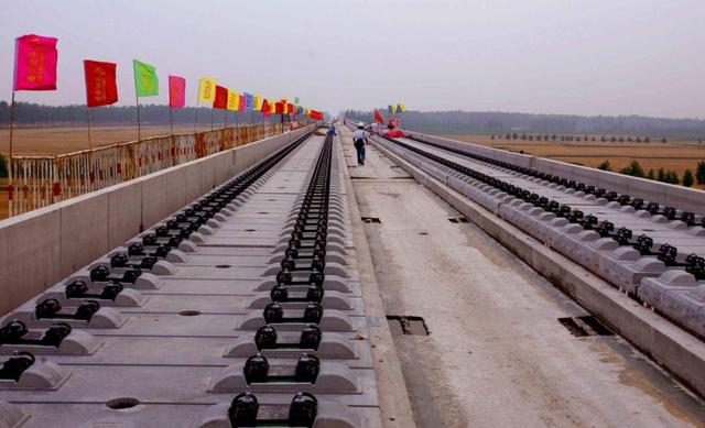 全新时速400km动车组要来了！据调查国内没有铁路能跑，有何意义