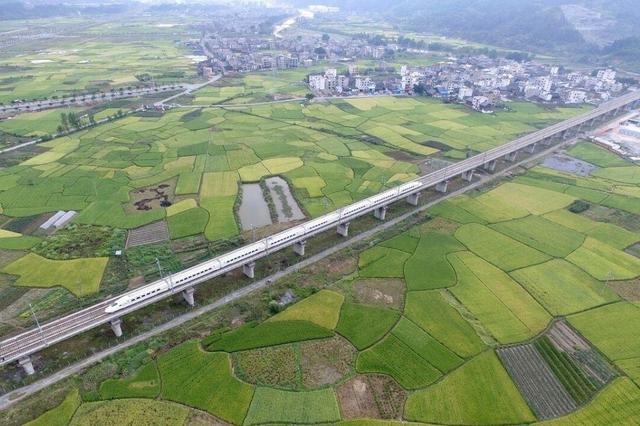 全新时速400km动车组要来了！据调查国内没有铁路能跑，有何意义