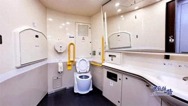 乘坐更舒适，票价有调整！上海虹桥至香港西九龙升级，新研制的复兴号智能动卧列车上线