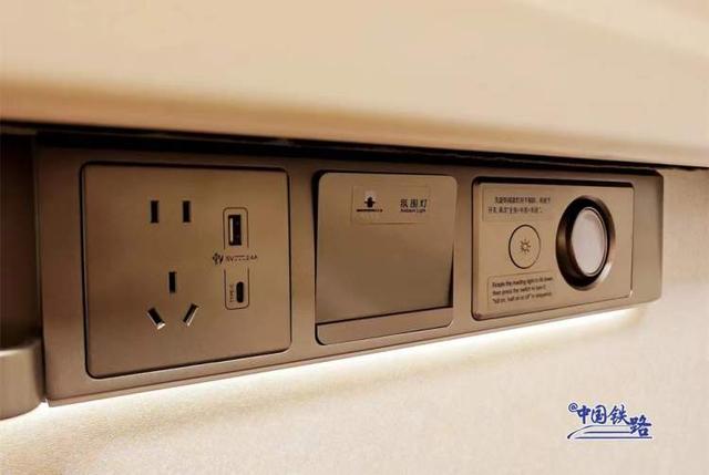 乘坐更舒适，票价有调整！上海虹桥至香港西九龙升级，新研制的复兴号智能动卧列车上线