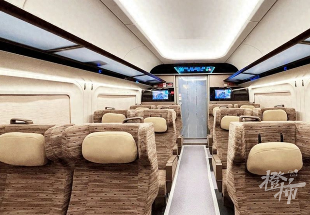 杭州至香港列车升级，新研制的复兴号智能动卧上线，就像是“移动的星级酒店”