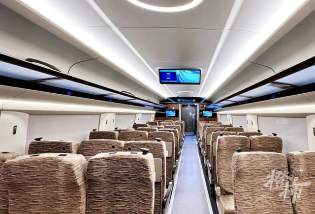 杭州至香港列车升级，新研制的复兴号智能动卧上线，就像是“移动的星级酒店”