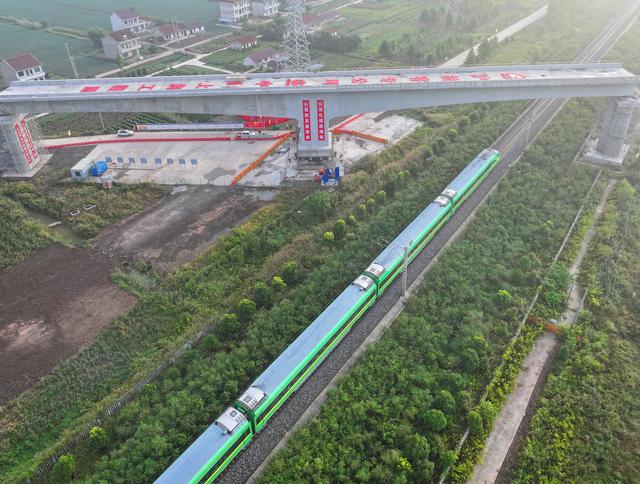 历时2小时，转身55度！沪宁庐高铁首座转体连续梁搞定了