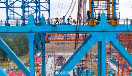 雄商高铁黄河特大桥首个拱肋顺利合龙