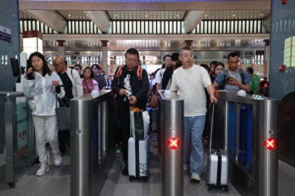 国庆期间太铁增开184趟列车，新型复兴号智能动车组即将上线