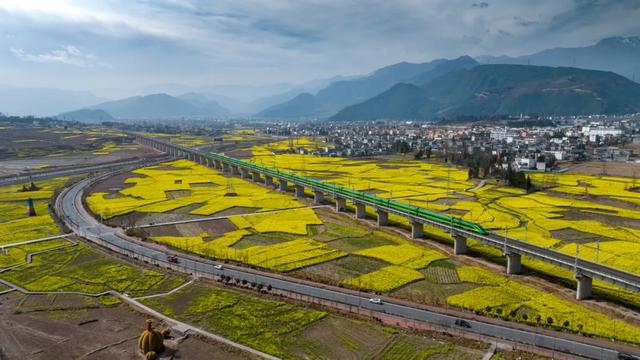 她们的童年，起点就是复兴号！