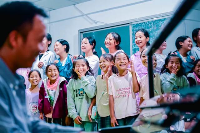 她们的童年，起点就是复兴号！