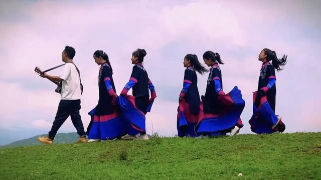 她们的童年，起点就是复兴号！