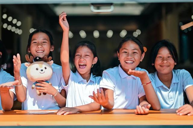 她们的童年，起点就是复兴号！