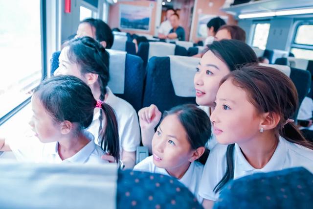 她们的童年，起点就是复兴号！