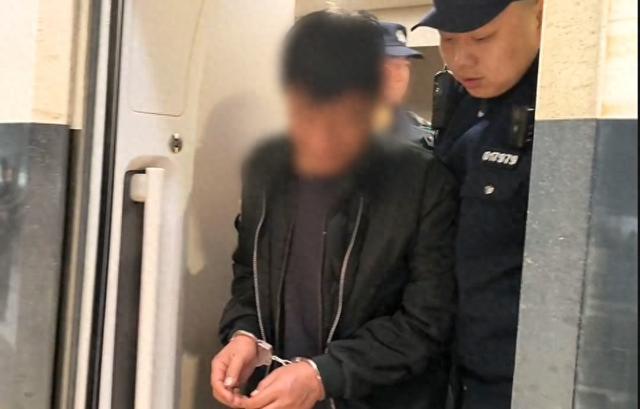男子高铁霸座并骚扰女乘客，北京铁路警方：行拘！