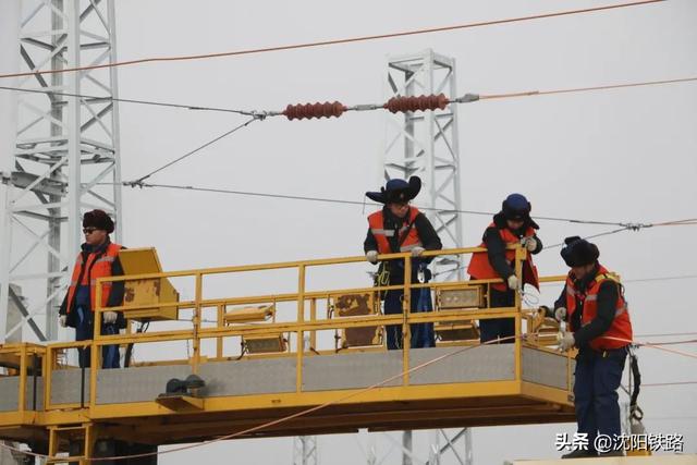 涨知识！铁路接触网会被“磨”坏吗？