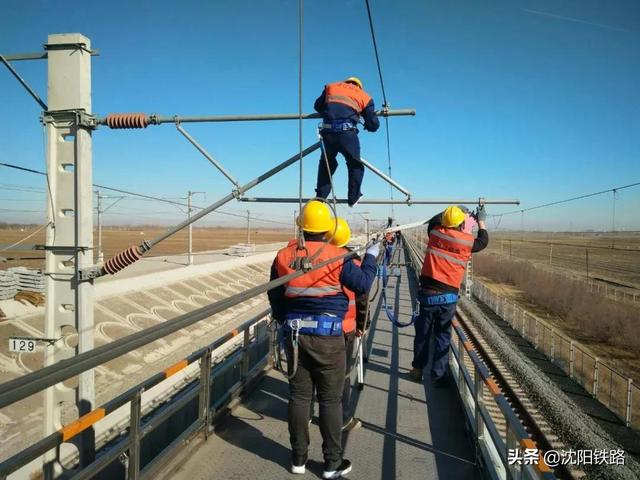涨知识！铁路接触网会被“磨”坏吗？