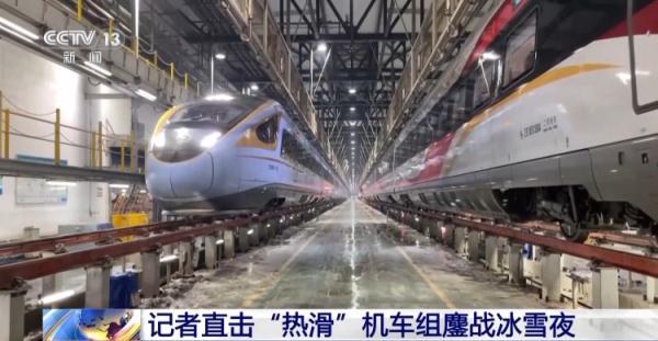 雨雪天气高铁接触网结冰怎么办？背后有这样一群人彻夜除冰护平安……