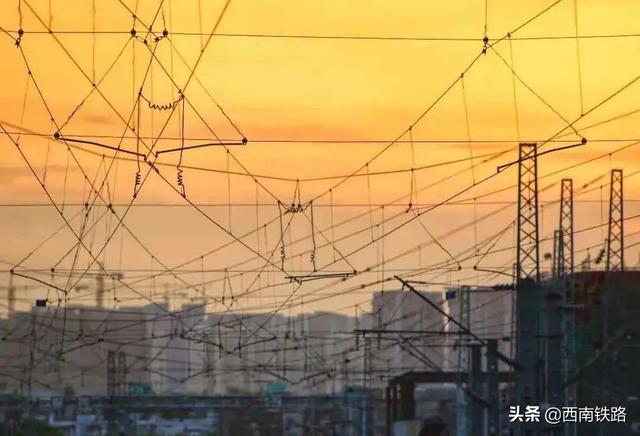 你见过会跳舞的接触网吗？网友：长知识了！